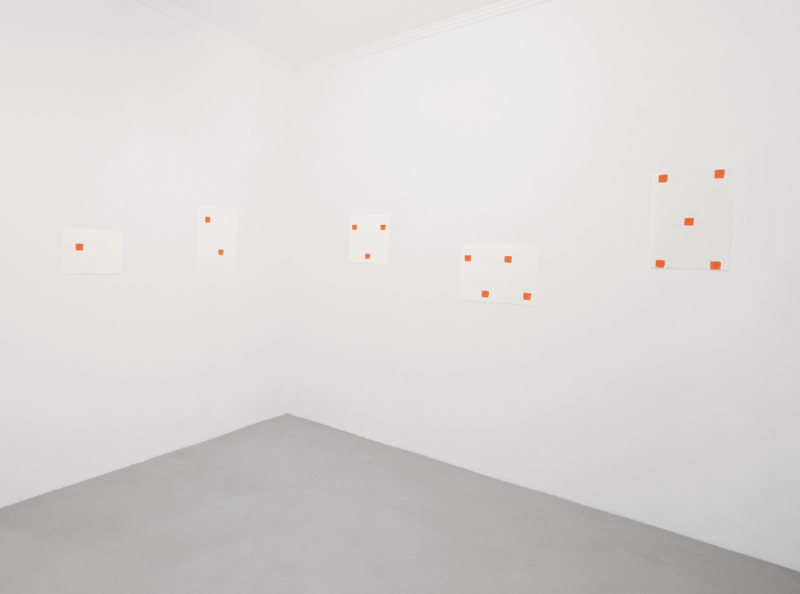 Impronte di pennello n.50 a intervalli di 30 cm