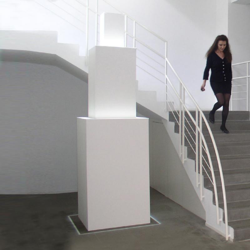 Colonne éclairée (architectone tripartite)