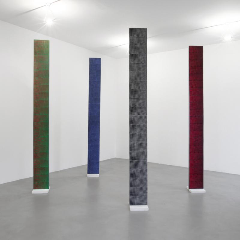 Dallo spazio totale 1954: 4 colonne prismatiche a progressioni ritmiche simultanee
(passaggio psicologico)