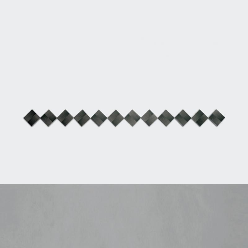 Dallo spazio totale 1954: serie di 12 rombi continui a progressioni ritmiche simultanee alternate opposte