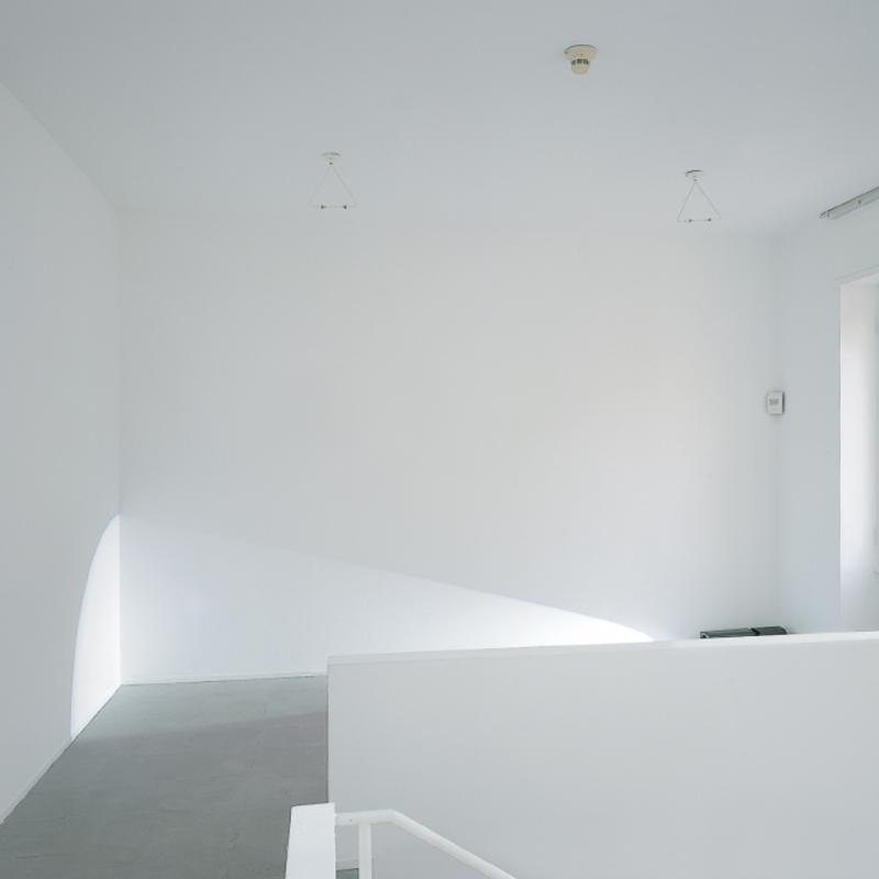 Poursuite en angle (projecteur au sol), 3/4 rasante (sol-mur) 1/4 frontale (mur)