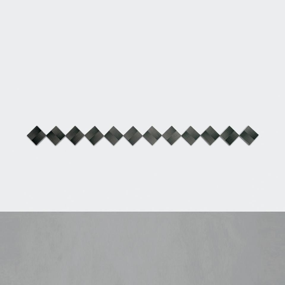 Dallo spazio totale 1954: serie di 12 rombi continui a progressioni ritmiche simultanee alternate opposte