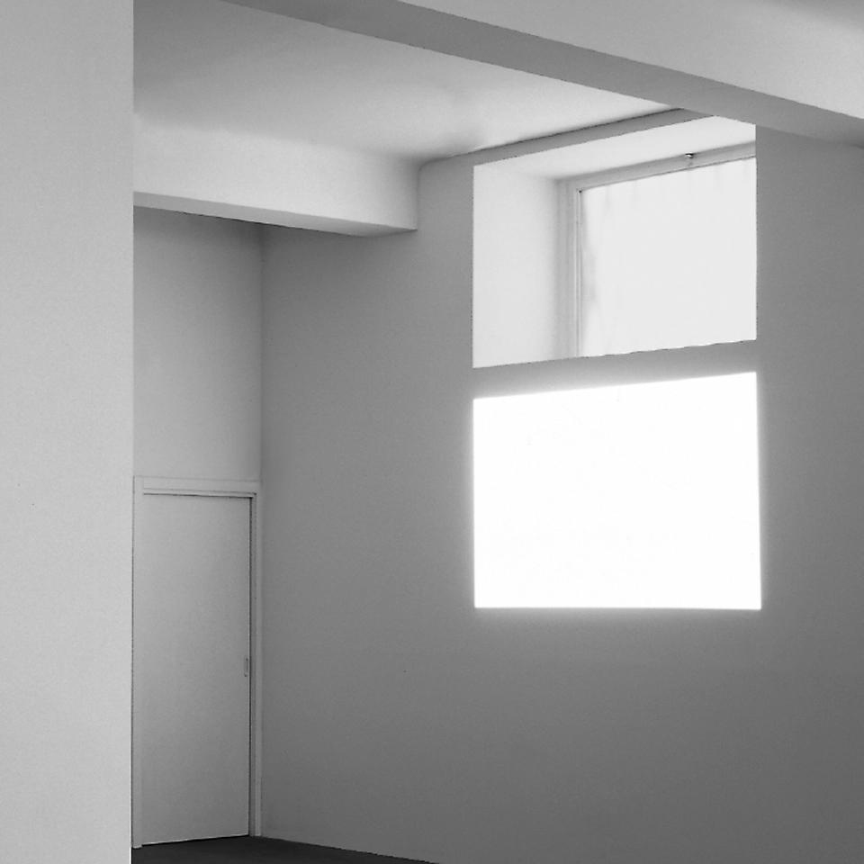 Découpe de fenêtre/découpe de lumière projetée (réplique en dessous, source au plafond) n. 1